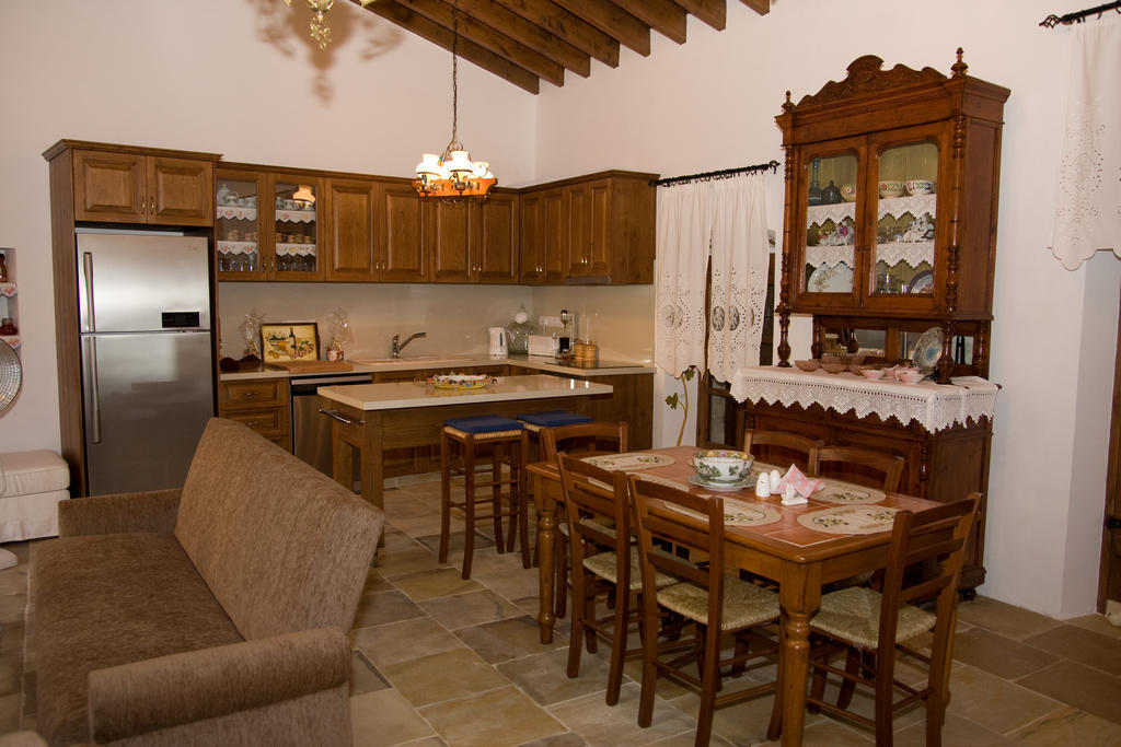 Xenios Cottages Lofou Værelse billede